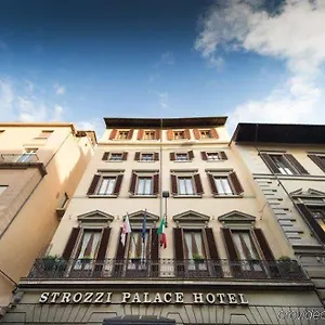 https://strozzi-palace-hotel.it-tuscanyhotel.com